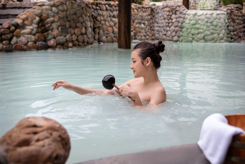 Thiết Kế Sinh Học và Trải Nghiệm Đa Giác Quan tại Onsen